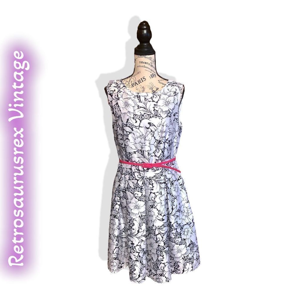 Pinup Style Dress - Picture 5 of 6